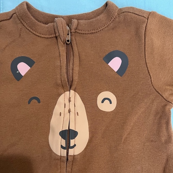 Old Navy brown bear footed sleeper with hand mits (Size 3-6Months) - Picture 4 of 5